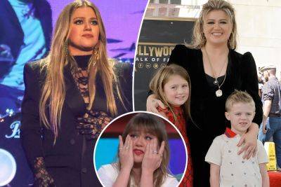 Kelly Clarkson tearfully talks about tough pregnancies: ‘Asked God to just take me and my son’ - nypost.com - USA - Arizona