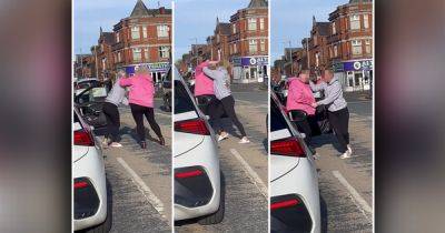 "You are lying": Chaotic moment FIGHT breaks out between two women in traffic light queue - www.manchestereveningnews.co.uk - county Denton