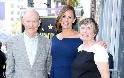 Jennifer Garner confirms the death of her father, aged 85 - www.nme.com