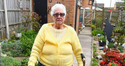 Nan found 'wringing wet' in garden after complaint to housing association - www.manchestereveningnews.co.uk