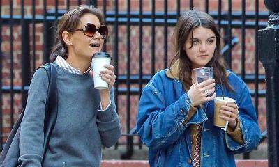 Suri Cruise and Katie Holmes look like sisters on a fashionable coffee date - us.hola.com