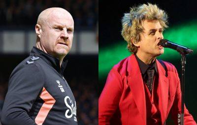 Everton manager Sean Dyche really thinks you should go see Green Day live - www.nme.com