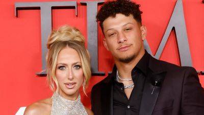 Brittany Mahomes Wore a Crop-Top on the Red Carpet, and It's So Y2K - www.glamour.com - New York