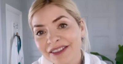 Holly Willoughby defended by fans as she apologises for 'greasy hair and dark roots' in new video - www.manchestereveningnews.co.uk - Maldives