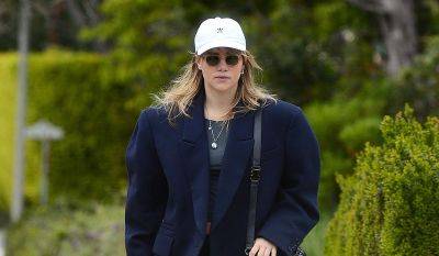 Suki Waterhouse Steps Out in Oversized Blazer After Giving Birth to First Child - www.justjared.com - Los Angeles