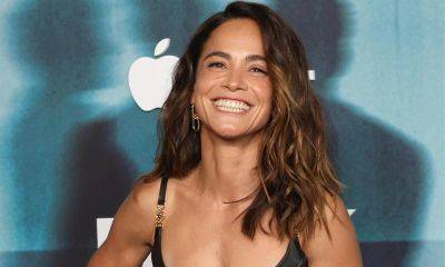 Alice Braga shows off her toned arms at the ‘Dark Matter’ world premiere - us.hola.com - Brazil - California - Mexico