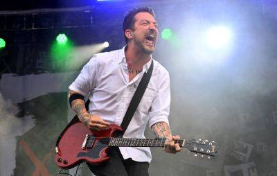 Frank Turner breaks world record for most shows played in 24 hours: “Proud. Tired. Grateful. Long live independent music” - www.nme.com - Britain