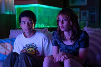 A24’s Coming-Of-Age Horror ‘I Saw The TV Glow’ Tunes Up Indie Market – Specialty Box Office - deadline.com - New York