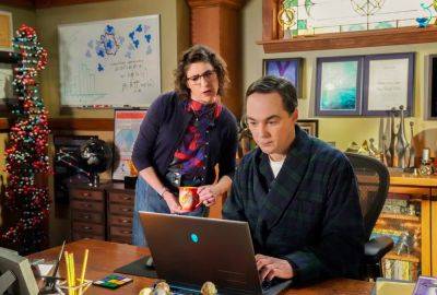 First Look At Jim Parsons & Mayim Bialik Reprising ‘Big Bang Theory’ Roles In ‘Young Sheldon’ Finale — Update - deadline.com - county Young