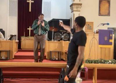 Terrifying Moment Man Tries To Shoot Pastor Captured On Livestreamed Sermon! - perezhilton.com - Pennsylvania - Germany - county Allegheny - county Glenn