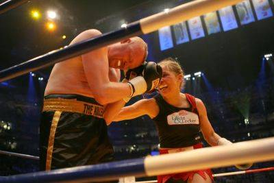 German TV Presenter Dons Gloves For Rematch With Female Boxing Champion Who Broke His Nose - deadline.com - Germany