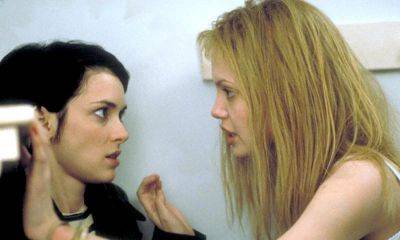 Angelina Jolie vs Winona Ryder: Elisabeth Moss reveals ‘Girl Interrupted’ cast was divided in 2 groups - us.hola.com - county Winona