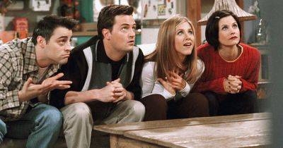 Friends fans spot awkward plothole 20 years after beloved sitcom aired - www.ok.co.uk - USA