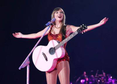 Taylor Swift Kicks Off European ‘Eras Tour’ In Paris, Changes A Few Songs And Outfits - deadline.com - Paris - USA